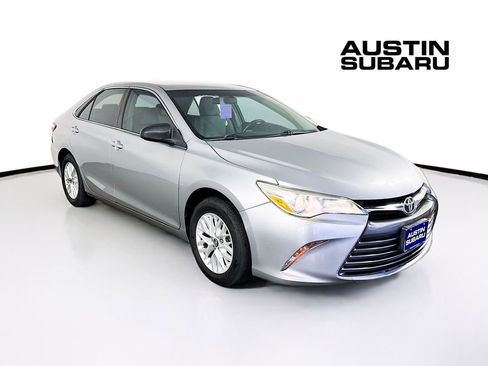 Used 2016 Toyota Camry LE image 1