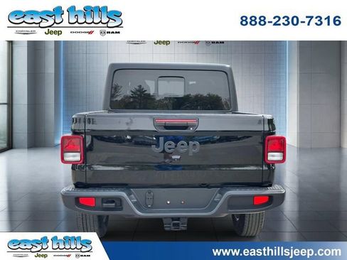 Used 2022 Jeep Gladiator Sport AWD/4WD image 4