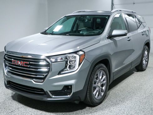 Used 2023 GMC Terrain SLT FWD image 32