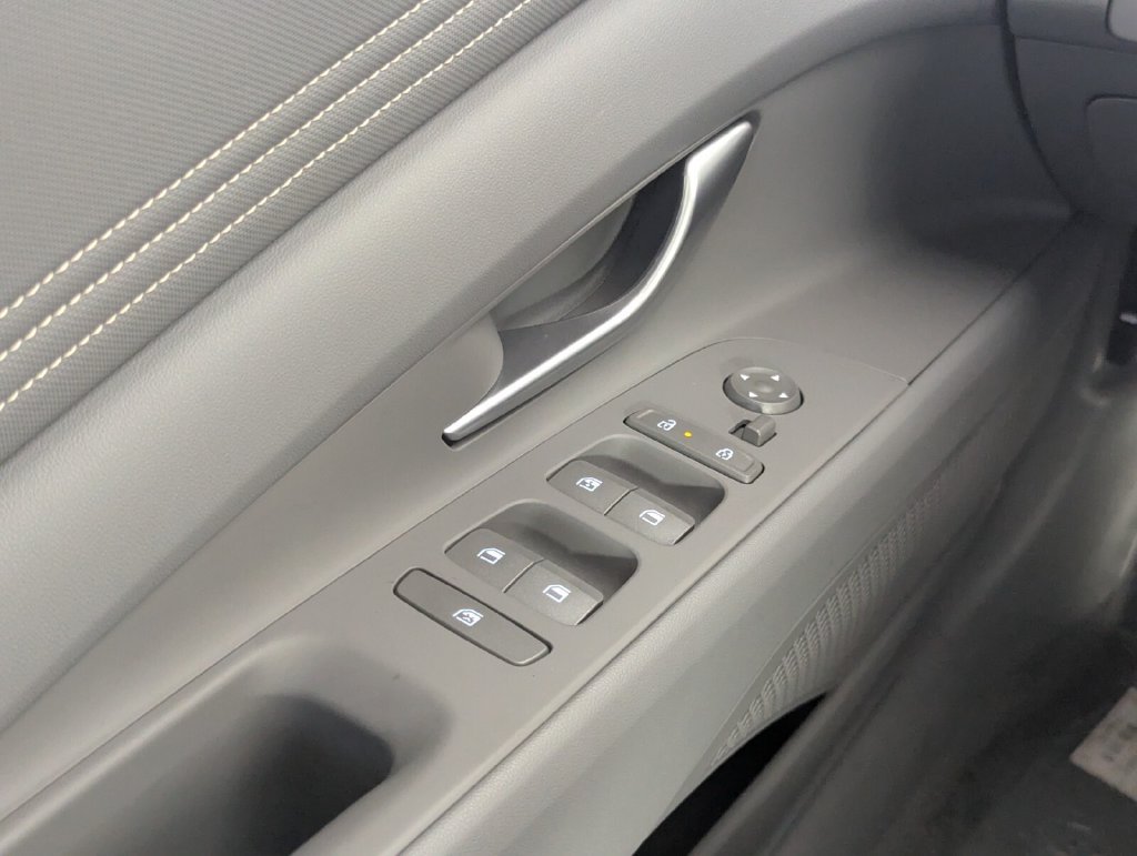 New 2026 Hyundai Elantra SEL FWD image 15
