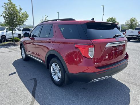 Used 2022 Ford Explorer XLT w/ Equipment Group 202A AWD/4WD image 5