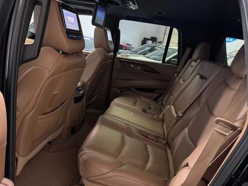 Used 2017 Cadillac Escalade Platinum AWD/4WD image 16