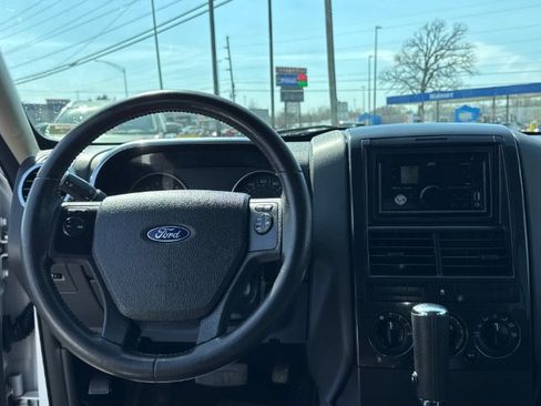 Used 2009 Ford Explorer XLT image 12