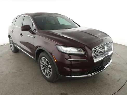 Used 2023 Lincoln Nautilus Standard image 3