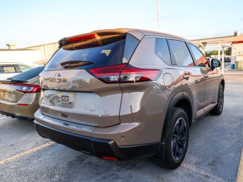 Used 2025 Nissan Rogue SV FWD image 8