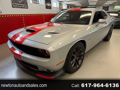 Used 2021 Dodge Challenger R/T Scat Pack image 1