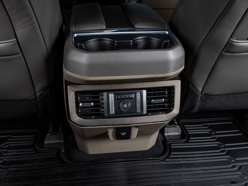 Used 2025 Ford F450 Platinum w/ Platinum Plus Package image 31