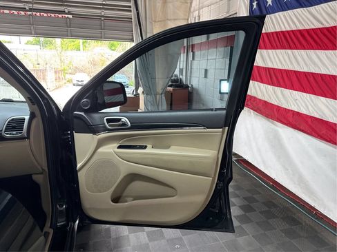Used 2020 Jeep Grand Cherokee Limited AWD/4WD image 21