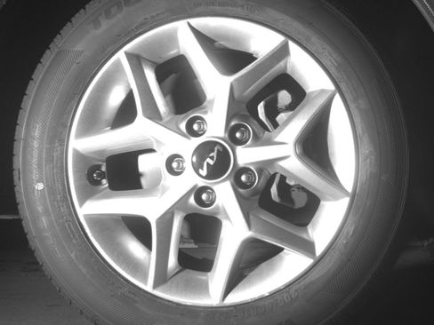 Used 2025 Kia Soul LX w/ LX Technology Package FWD image 16