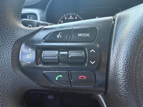 Used 2016 Kia Sorento LX image 19