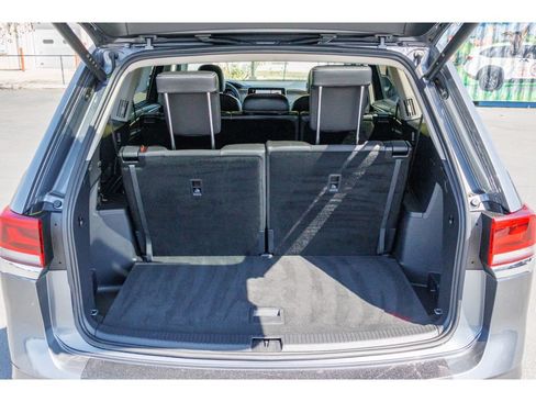 Used 2025 Volkswagen Atlas SE AWD/4WD image 16