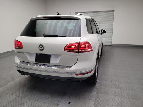Used 2016 Volkswagen Touareg Sport image 7