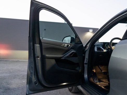 Used 2024 BMW X6 xDrive40i w/ Premium Package image 15