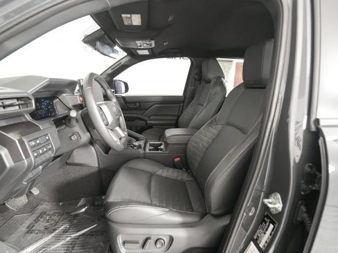 Used 2025 Toyota 4Runner TRD Off-Road Premium AWD/4WD image 9