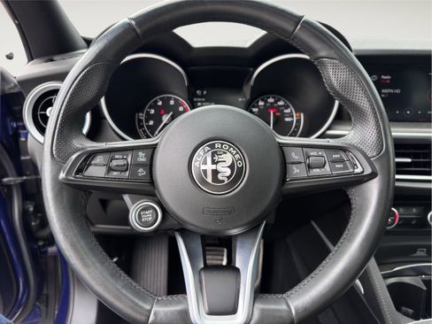 Used 2022 Alfa Romeo Stelvio Ti image 18