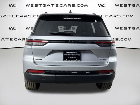 Used 2023 Jeep Grand Cherokee Altitude image 4