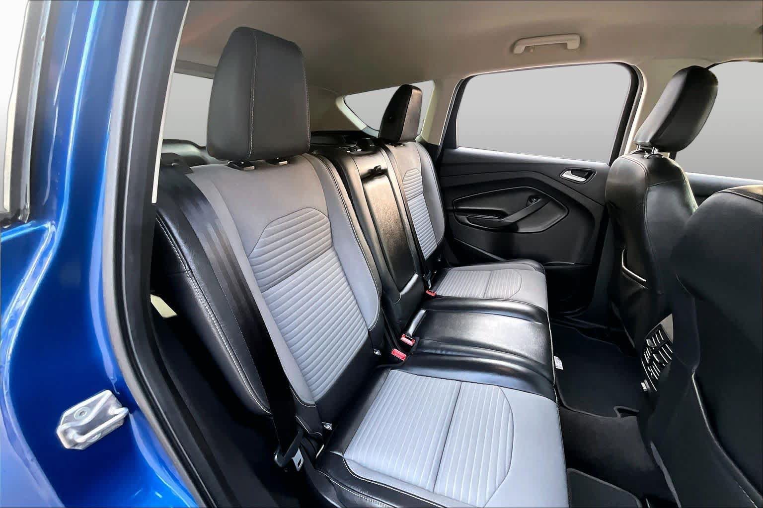 Used 2018 Ford Escape SE w/ SE Sport Appearance Package AWD/4WD image 19