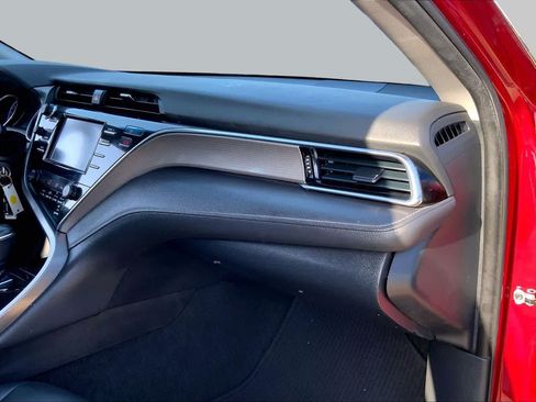 Used 2018 Toyota Camry SE w/ Moonroof Package FWD image 19