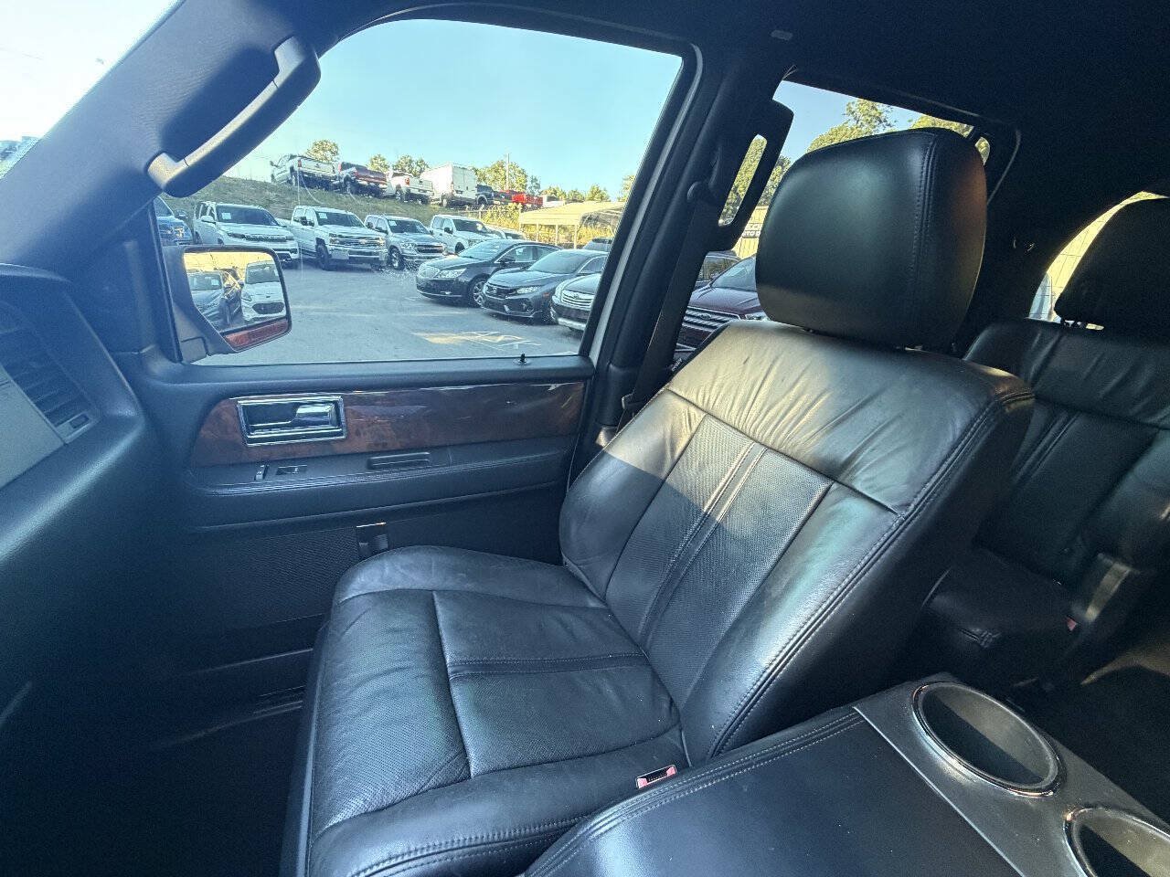 Used 2015 Lincoln Navigator 2WD image 27