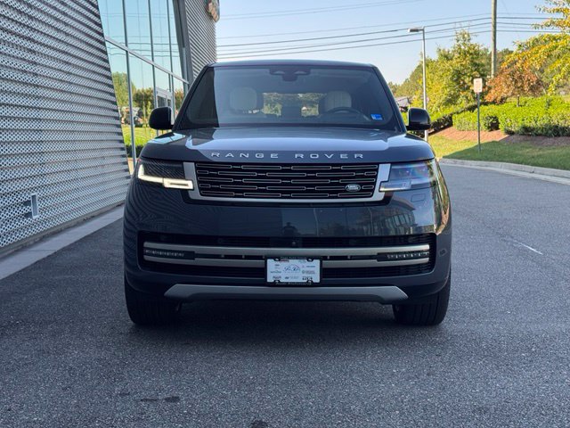Used 2025 Land Rover Range Rover SE AWD/4WD image 5