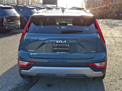 Certified 2023 Kia Niro EX image 5