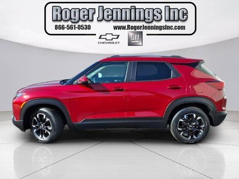 Used 2021 Chevrolet TrailBlazer LT w/ Convenience Package image 2