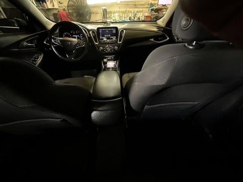 Used 2021 Chevrolet Malibu RS FWD image 3