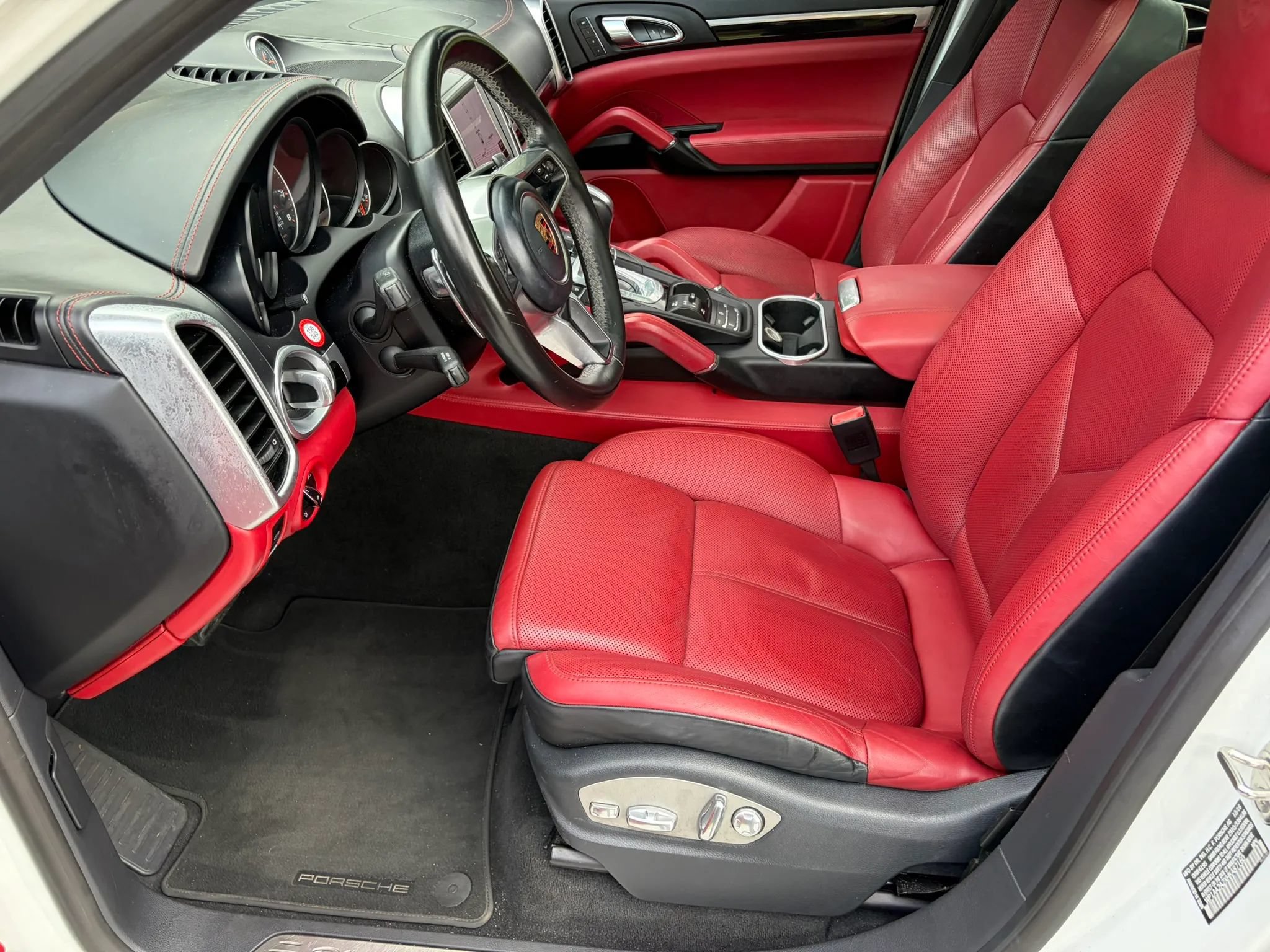 Used 2017 Porsche Cayenne AWD/4WD image 22