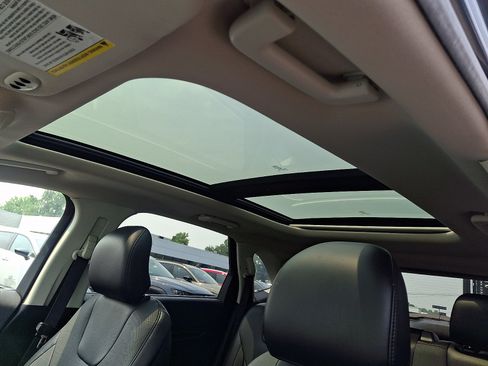 Used 2018 Ford Edge Titanium w/ Equipment Group 301A AWD/4WD image 16
