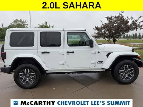 Used 2025 Jeep Wrangler Unlimited Sahara AWD/4WD image 14