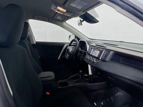 Used 2018 Toyota RAV4 LE image 10
