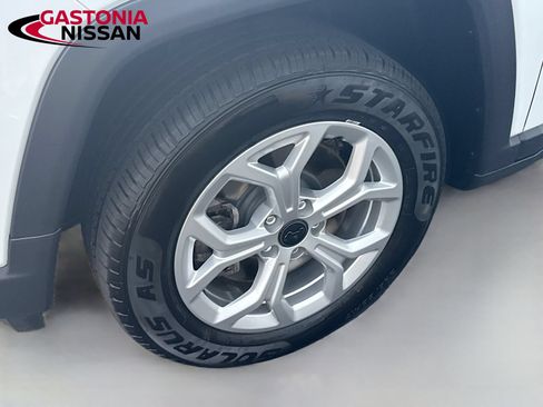 Used 2025 Jeep Compass Latitude AWD/4WD image 37