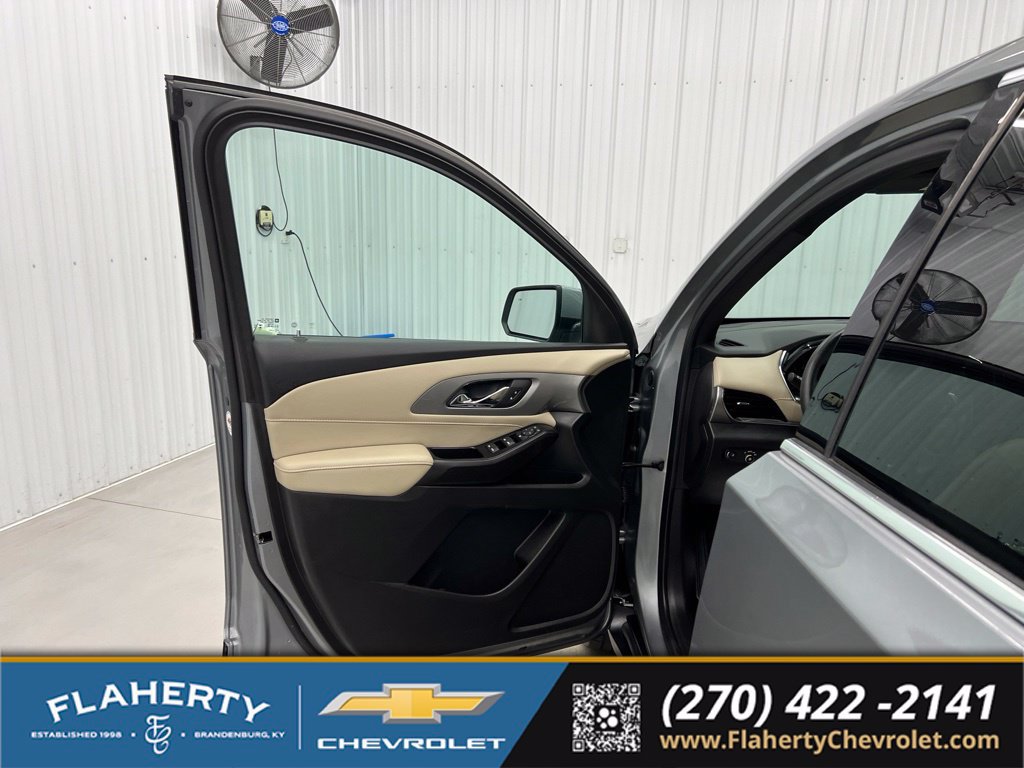 Used 2023 Chevrolet Traverse LS w/ Safety Package AWD/4WD image 8