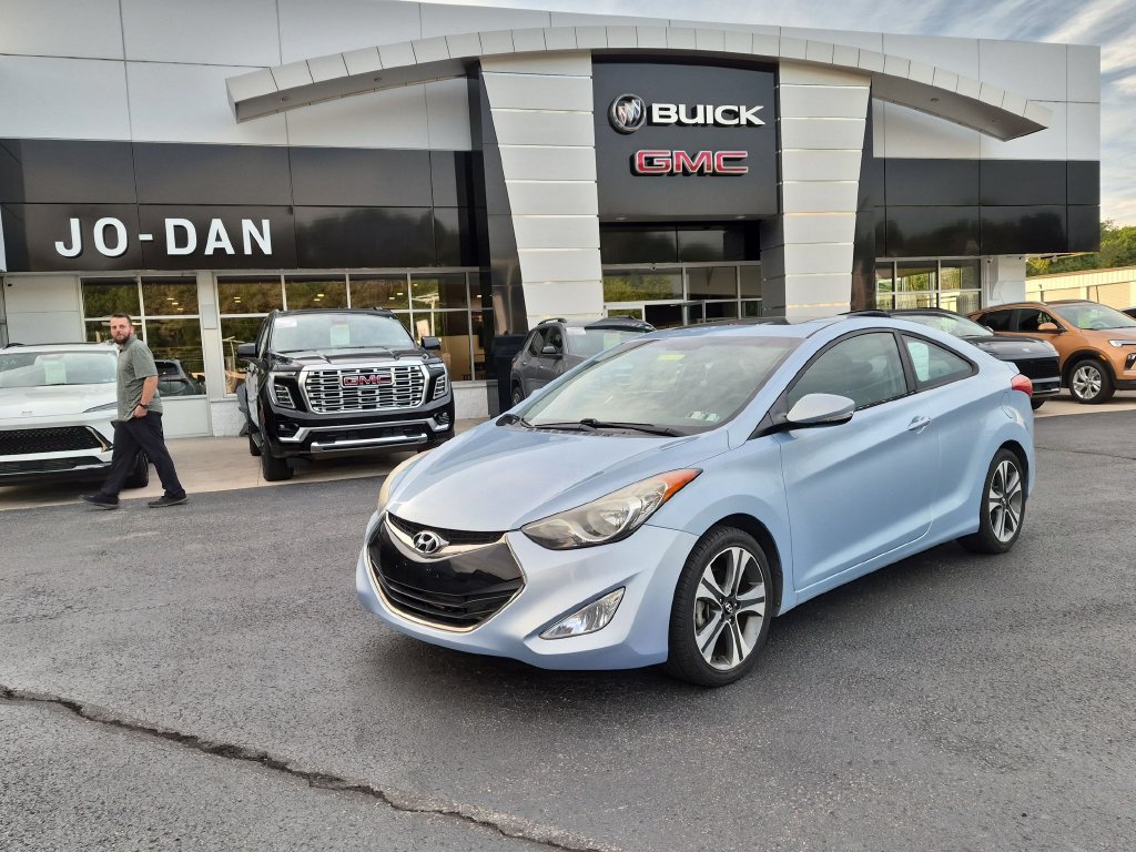 Used 2013 Hyundai Elantra SE w/ Technology Pkg FWD image 3