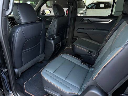 New 2026 GMC Acadia AT4 w/ Luxury Package AWD/4WD image 15