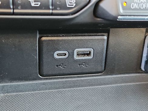 Used 2023 GMC Yukon SLT image 25