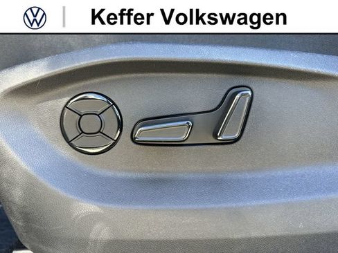 New 2026 Volkswagen Tiguan SE R-Line FWD image 13