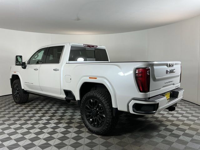 Used 2024 GMC Sierra 3500 Denali Ultimate AWD/4WD image 6