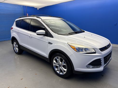Used 2013 Ford Escape SE image 2