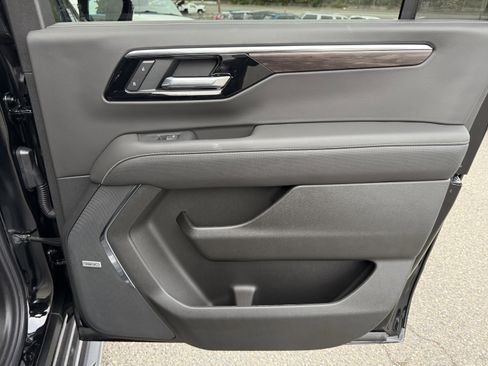 New 2025 Chevrolet Suburban Premier image 11