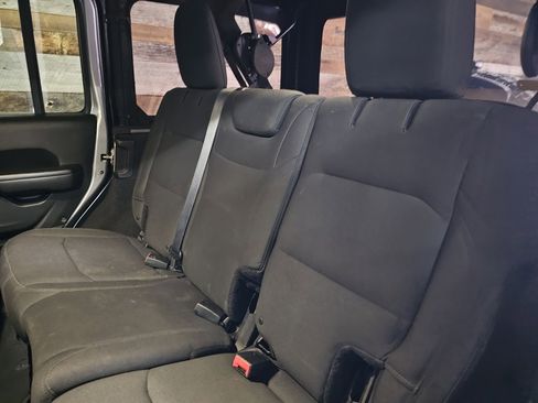 Used 2018 Jeep Wrangler Unlimited Sport S image 10