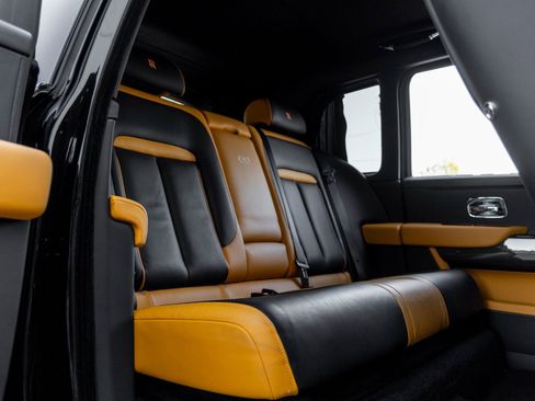 Used 2023 Rolls-Royce Cullinan Black Badge w/ Dark Exterior Package image 40