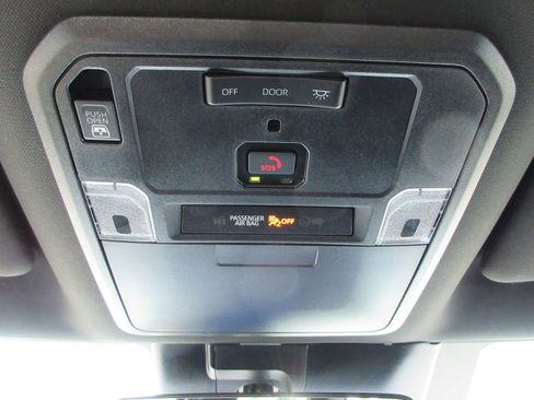 Used 2025 Toyota Tundra Limited AWD/4WD image 38