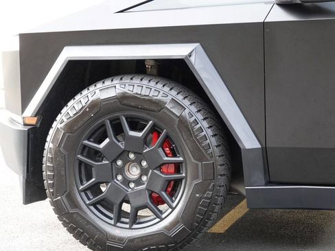 Used 2024 Tesla Cybertruck AWD Crew Cab image 55