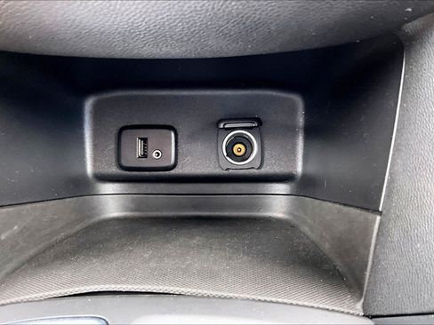 Used 2018 Chevrolet Equinox LT FWD image 32