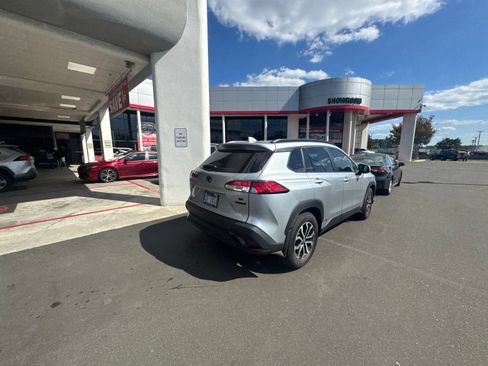 Used 2024 Toyota Corolla Cross AWD Hybrid image 18