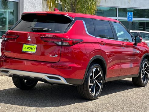 New 2025 Mitsubishi Outlander SE image 4