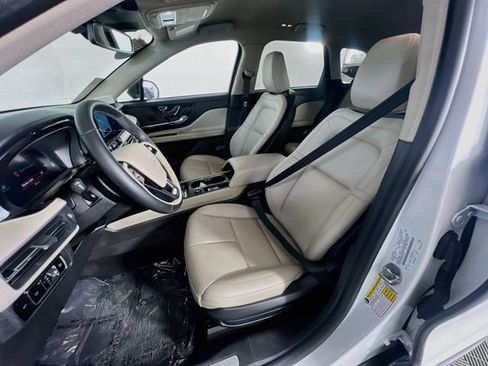 Used 2025 Lincoln Corsair FWD image 10