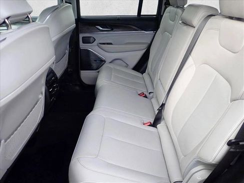 Used 2022 Jeep Grand Cherokee Overland w/ Advanced Protech Group III AWD/4WD image 10