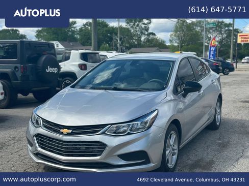 Used 2018 Chevrolet Cruze LS FWD image 1